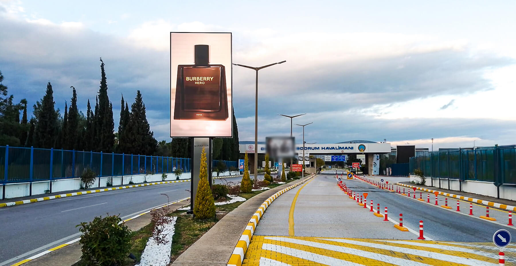 Matador Urunler Airport Digital Advertising Slider D1