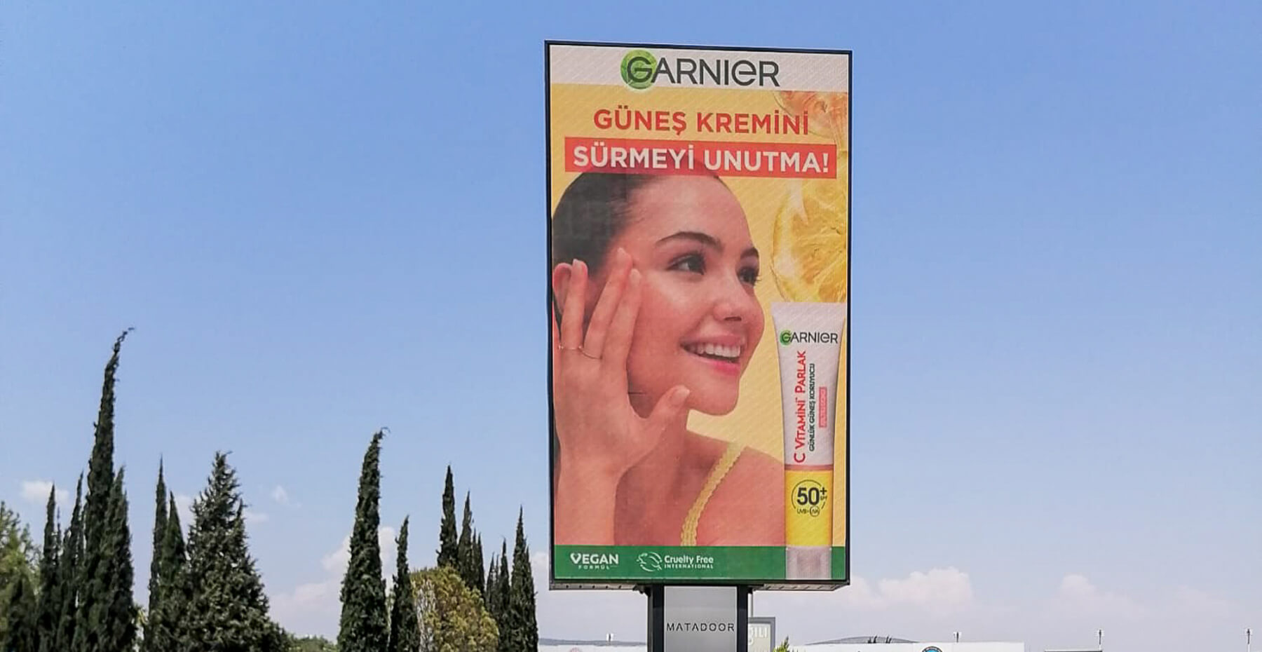 Matador Urunler Airport Digital Advertising Slider D4